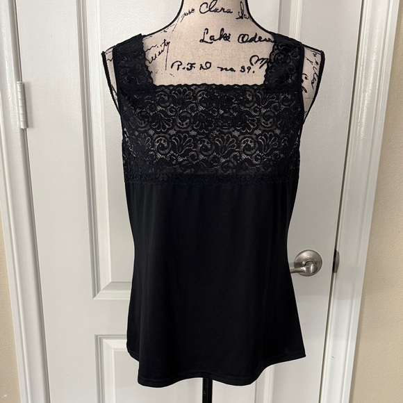 Cinema Etoile Gallon Black Lace Camisole - Picture 2 of 10